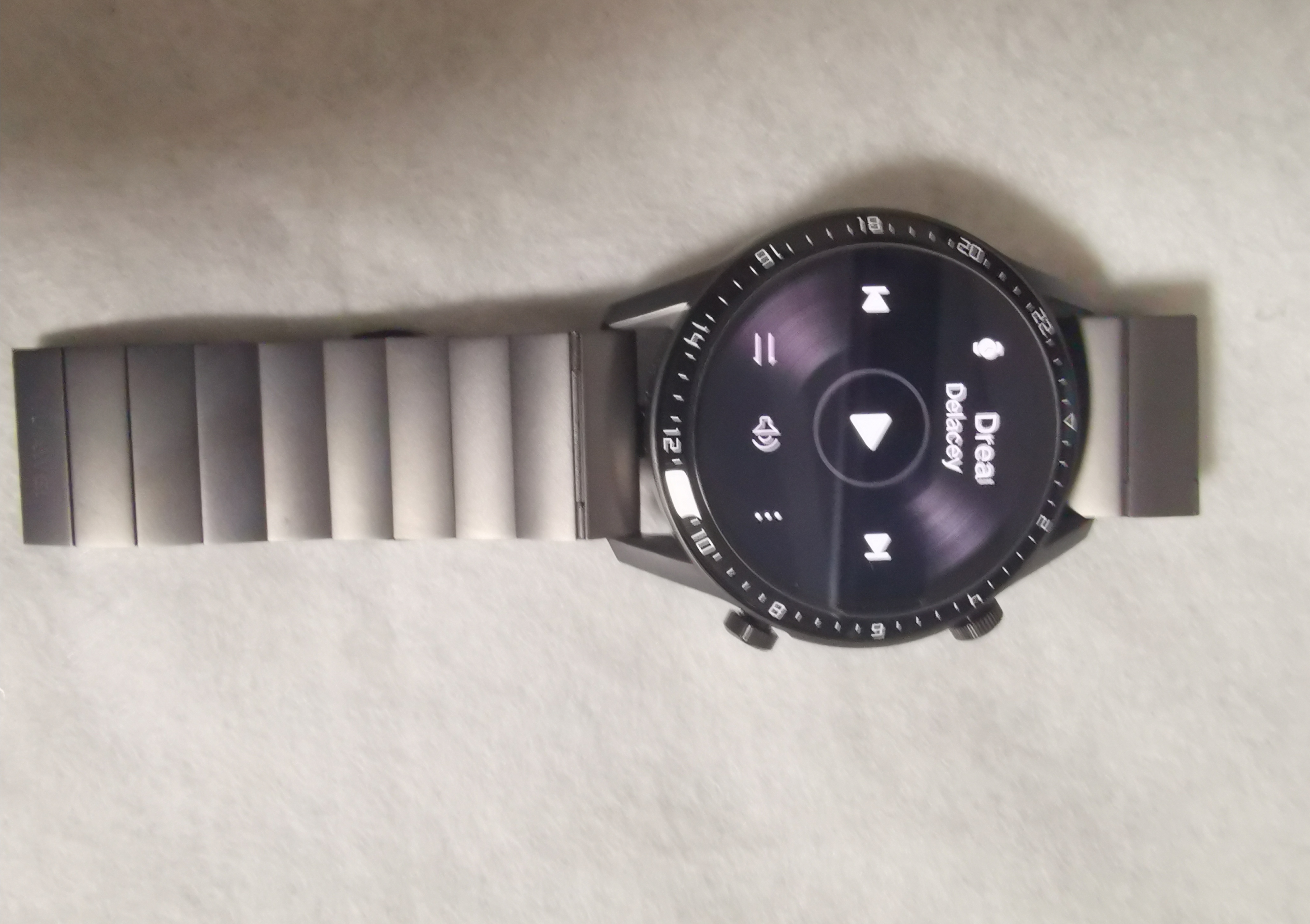 华为watch3和3pro区别_华为区别对待荣耀用户_华为区别对待国内用户