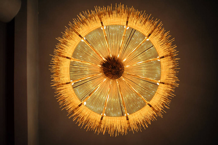 触碰天花板的人_天花板现象_陌生的天花板