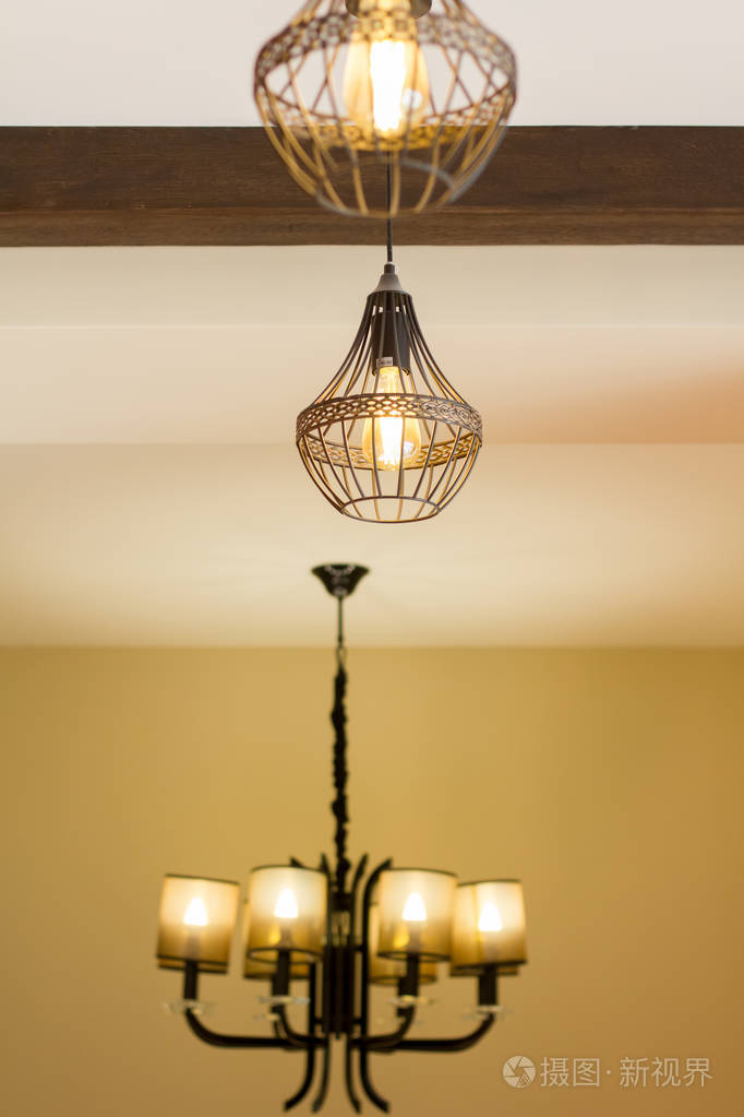 陌生的天花板_触碰天花板的人_天花板现象