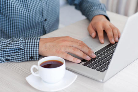 电脑键盘不能打字了按哪个键恢复_键盘打字失灵按什么键恢复_电脑键盘恢复打字功能